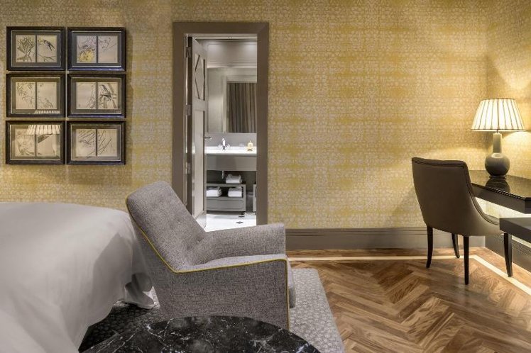DOUBLE DELUXE KING BED Room