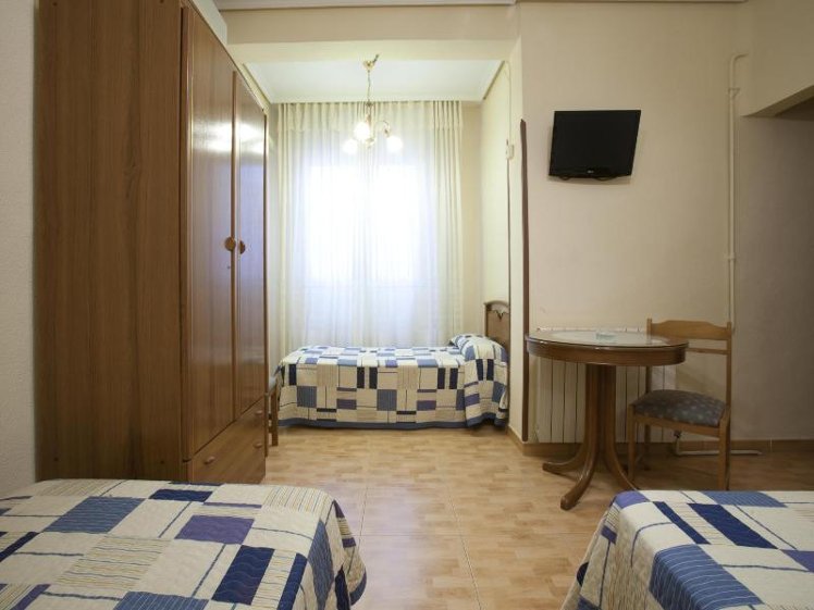TRIPLE STANDARD Room