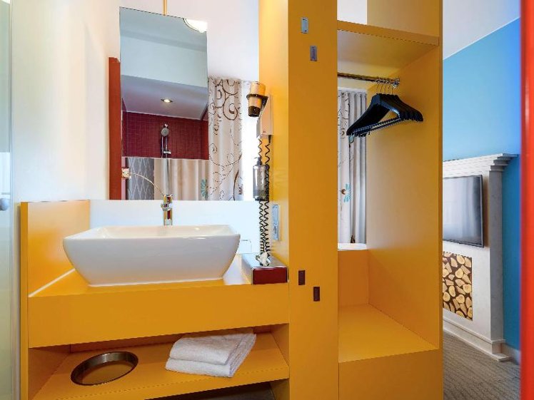 SINGLE STANDARD Room