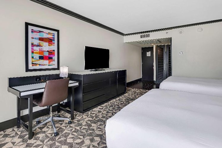 TWIN TWO QUEEN BEDS Room