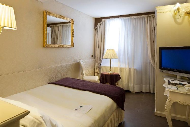 SINGLE CLASSIC Room