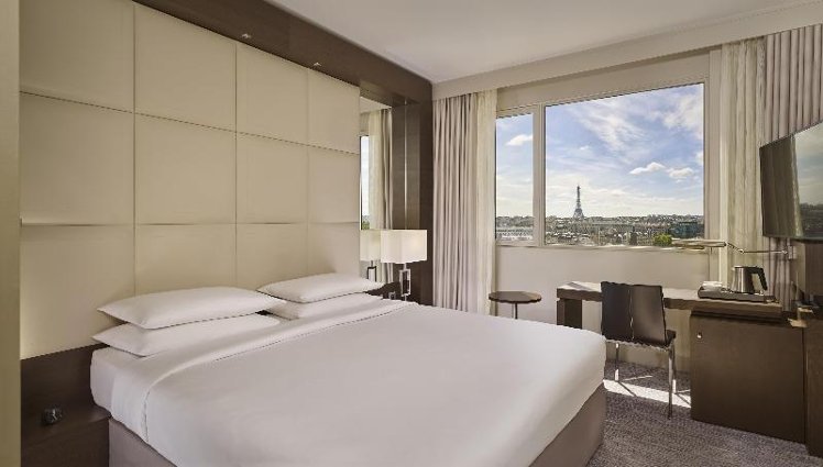 DOUBLE KING SIZE BED Room