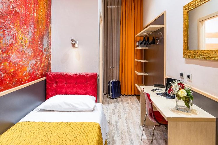 SINGLE BASIC Room