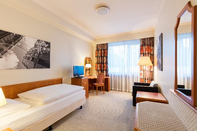 SINGLE STANDARD Room