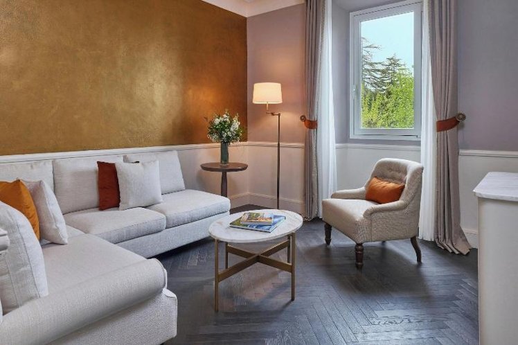 SUITE GARDEN VIEW KING BED Room