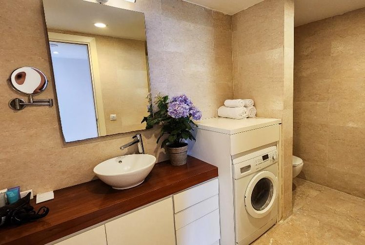 APARTMENT FOUR BEDROOMS ONE BATHROOM Room