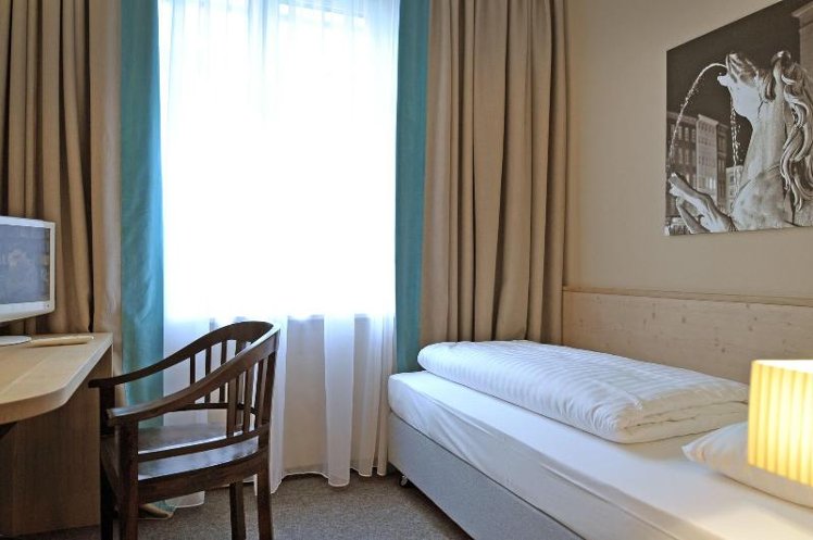 SINGLE STANDARD Room