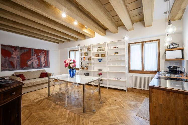 APARTMENT ONE BEDROOM TWO BATHROOMS Room
