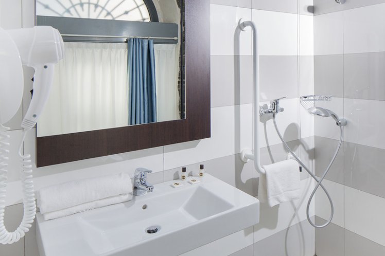 DOUBLE STANDARD Room