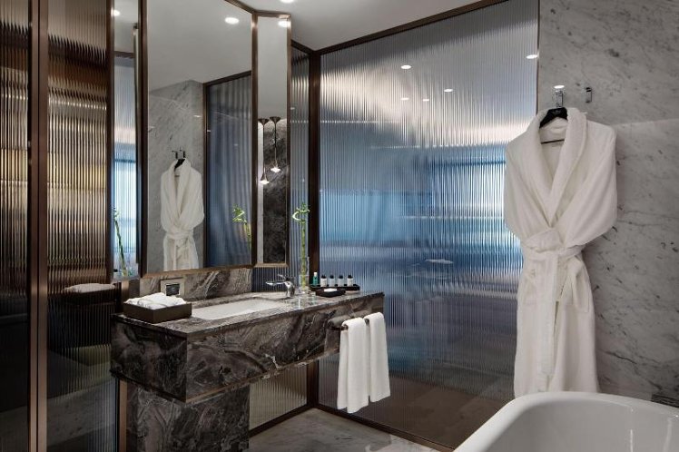 DOUBLE DELUXE KING BED Room