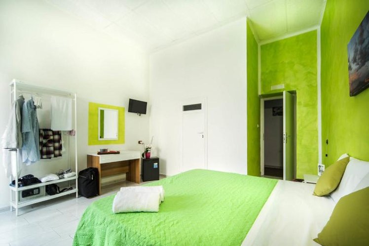 TRIPLE STANDARD Room