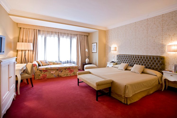 DOUBLE SUPERIOR Room