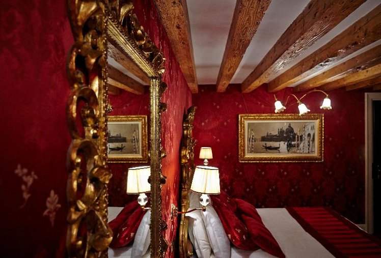 DOUBLE SUPERIOR Room