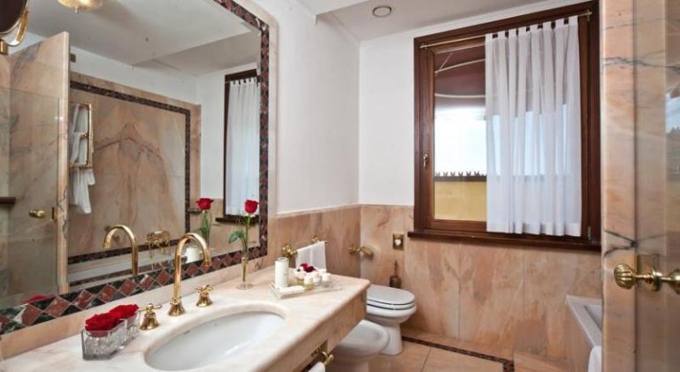 JUNIOR SUITE STANDARD Room