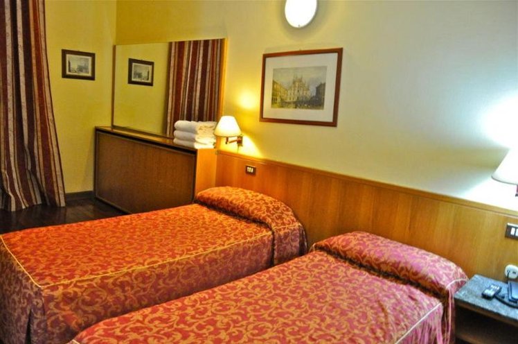 TRIPLE STANDARD Room