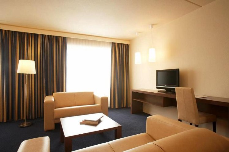STUDIO EXECUTIVE Room