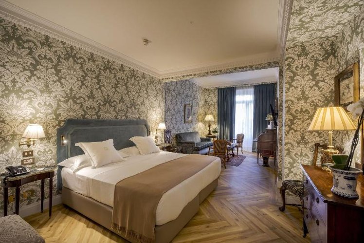 JUNIOR SUITE KING SIZE BED Room