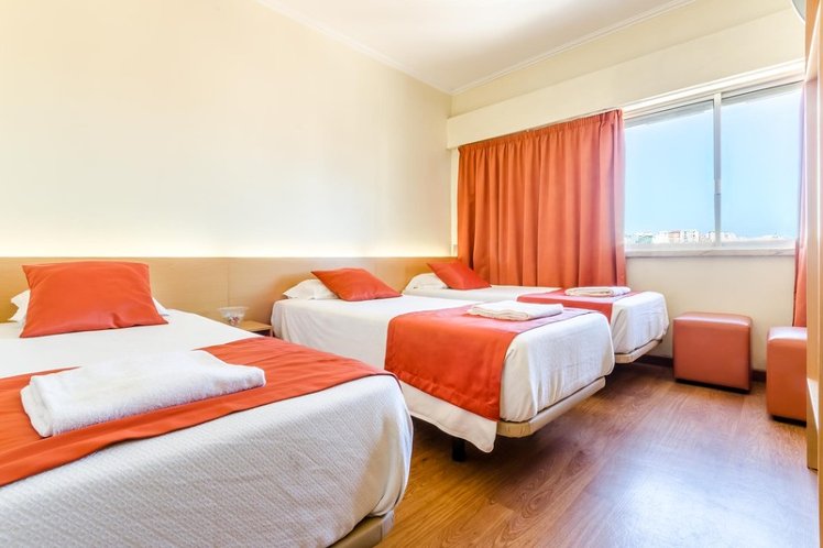 TRIPLE WITH SHARED BATHROOM Room