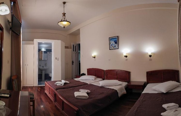 TRIPLE STANDARD Room