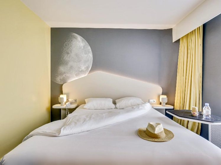 DOUBLE WITH DOUBLE BED Room