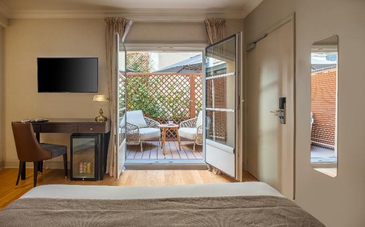 DOUBLE CLASSIC WITH VIEWS Room