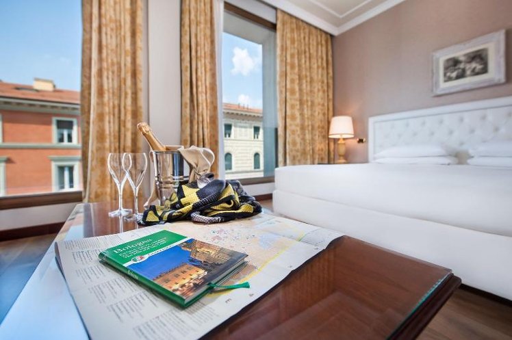 DOUBLE SUPERIOR KING BED Room