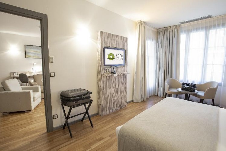 JUNIOR SUITE STANDARD Room