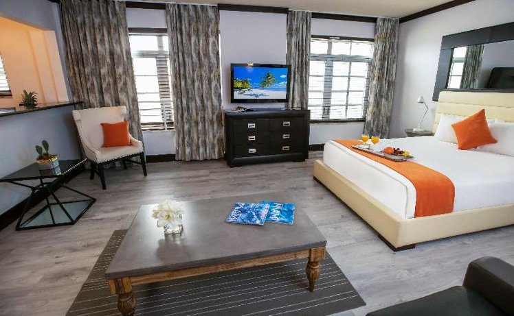 STUDIO QUEEN SIZE BED Room