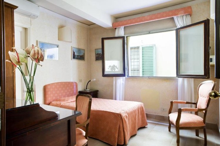 SINGLE STANDARD Room