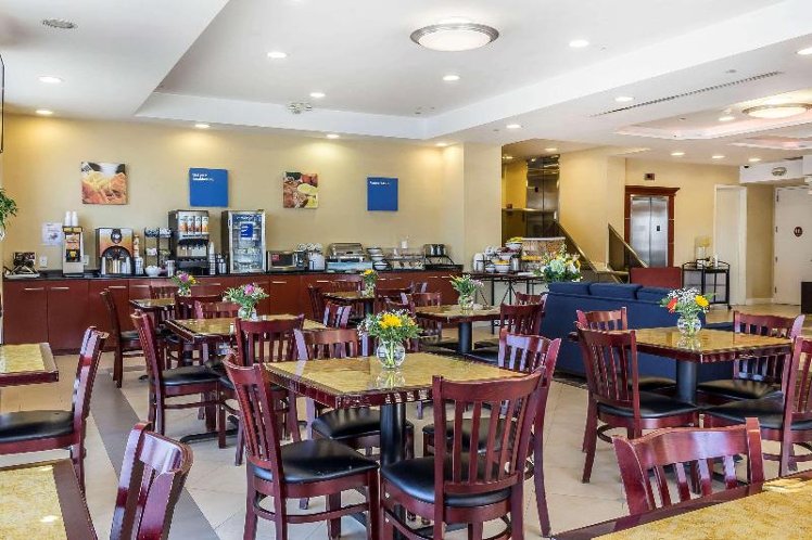 Comfort Inn & Suites Airport La Guardia Airport