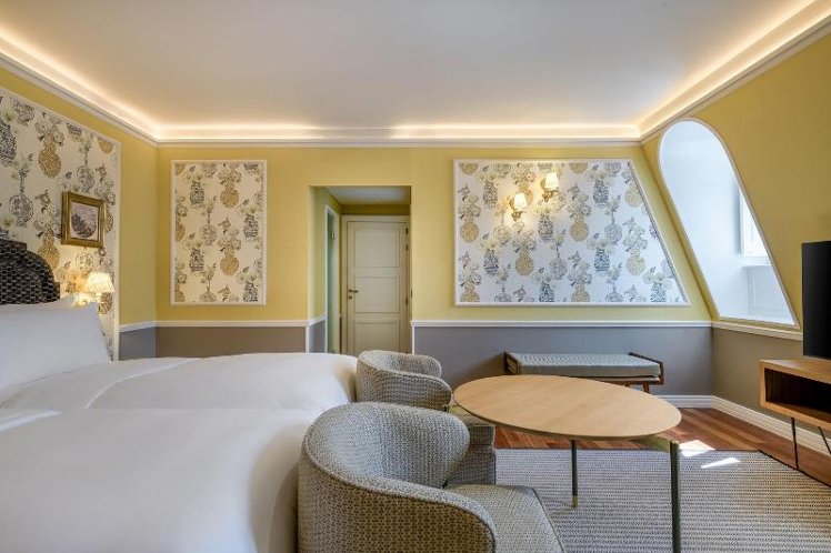 DOUBLE DELUXE KING BED Room