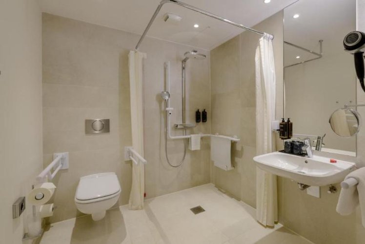 DOUBLE Accessible-Queen Size Bed Room