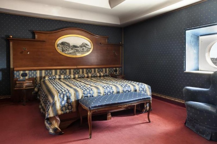 DOUBLE SUPERIOR Room