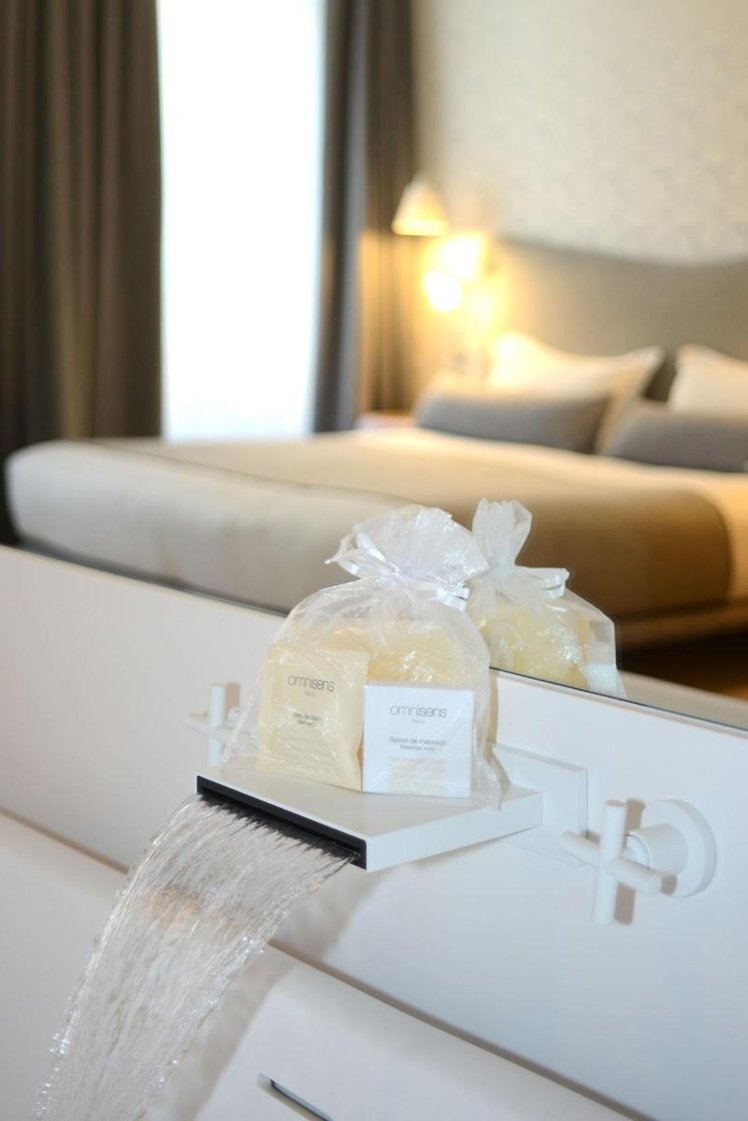 JUNIOR SUITE TWO BEDS Room