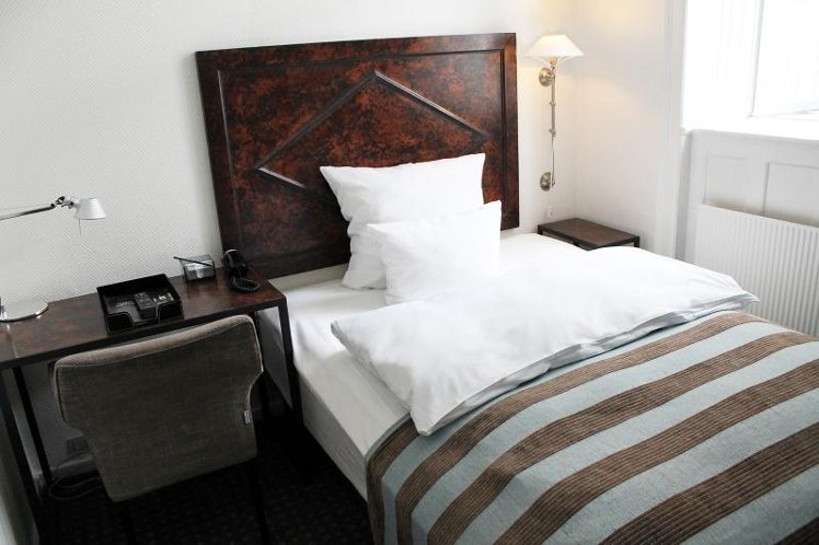 SINGLE STANDARD Room