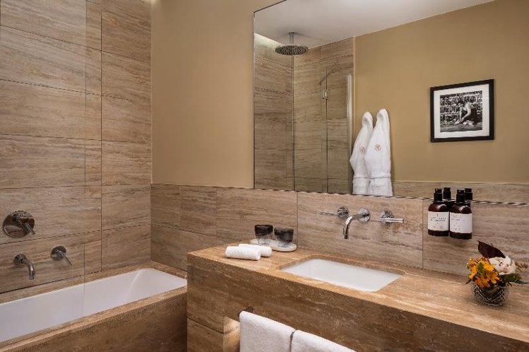 JUNIOR SUITE STANDARD Room