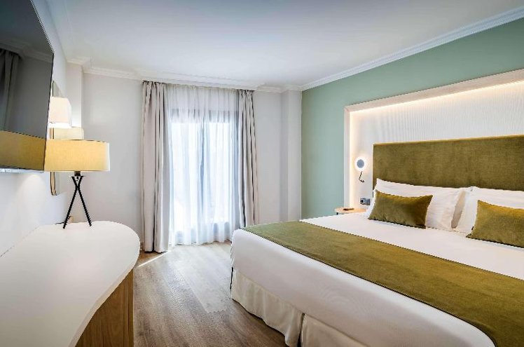 Double or Twin DELUXE Room
