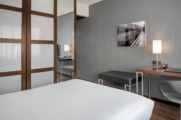 DOUBLE QUEEN SIZE BED Room