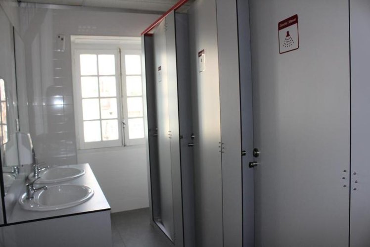 Room CAPACITY 5 WITH SHARED BATHROOM Room
