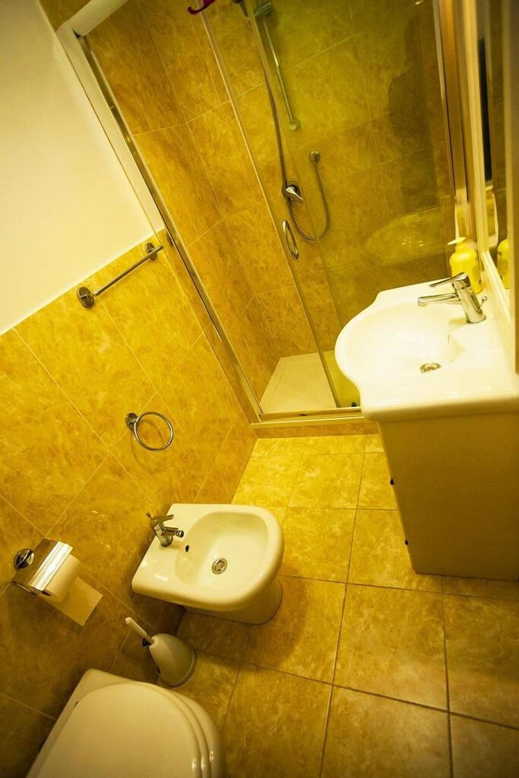 TRIPLE TWO BEDS Room