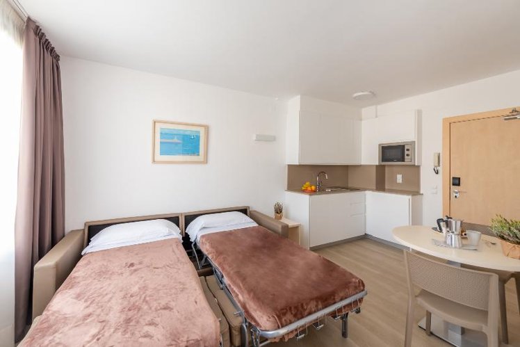 STUDIO SUPERIOR CAPACITY 3 Room