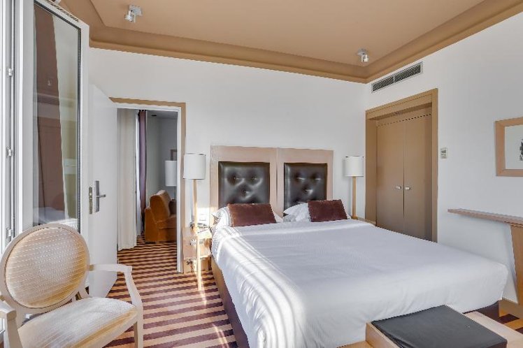 SUITE CAPACITY 4 Room