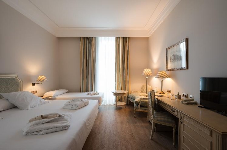 TRIPLE STANDARD Room