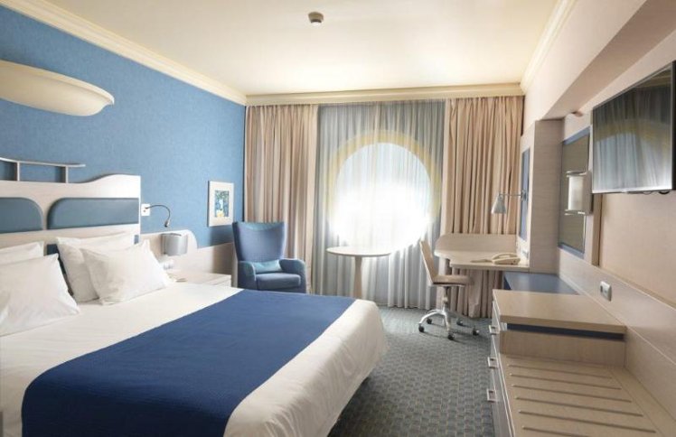 DOUBLE KING SIZE BED Room
