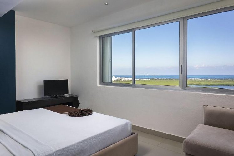 FAMILY ROOM WITH KITCHENETTE WITH VIEWS Room