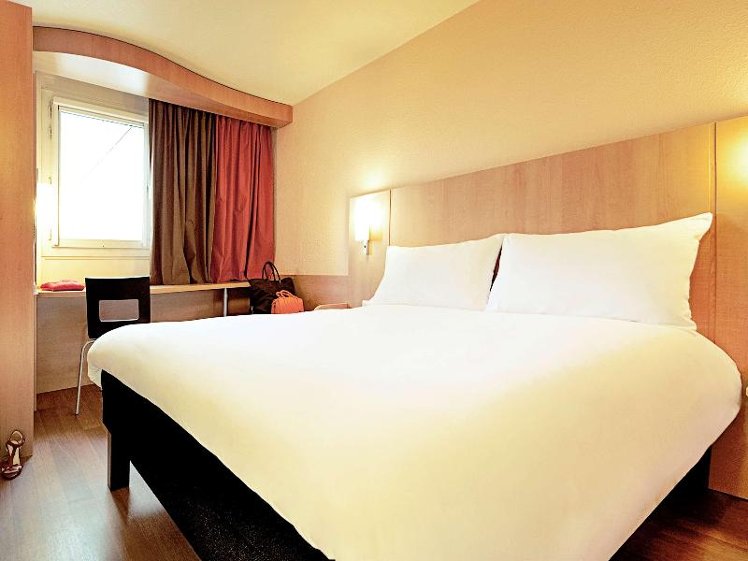 DOUBLE WITH DOUBLE BED Room