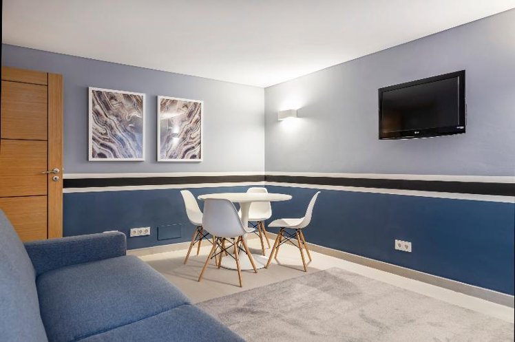 TOWNHOME THREE BEDROOMS WITH PRIVATE POOL Room