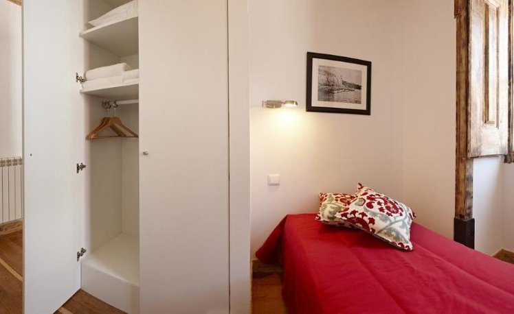 TRIPLE STANDARD Room