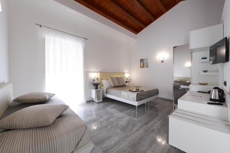 Double or Twin DELUXE Room