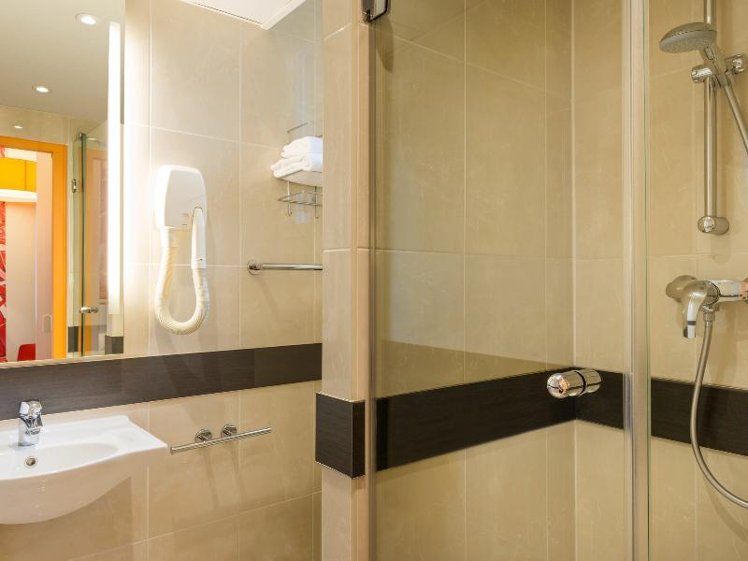 DOUBLE WITH DOUBLE BED Room